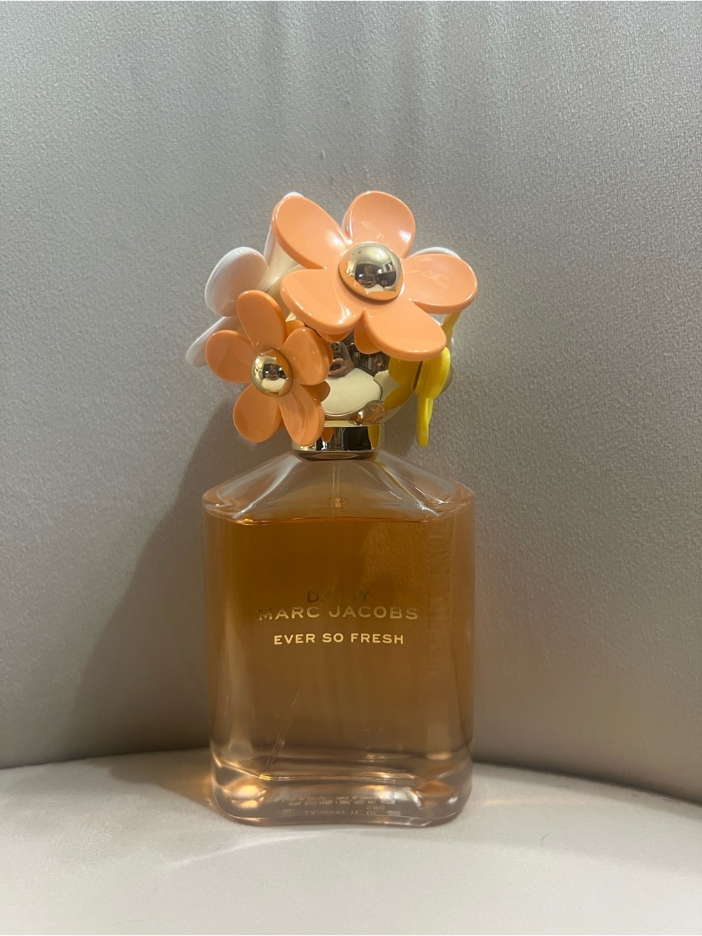 Marc Jacobs Ever So Fresh Peach and Floral Cap Perfume Bottle